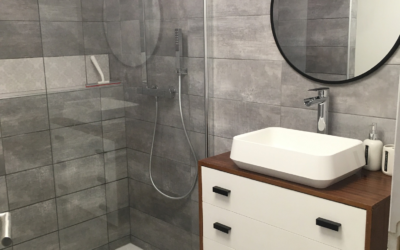 Rénovation de salle de bain à Nancy : pose de douche italienne, baignoire balnéo et vasque